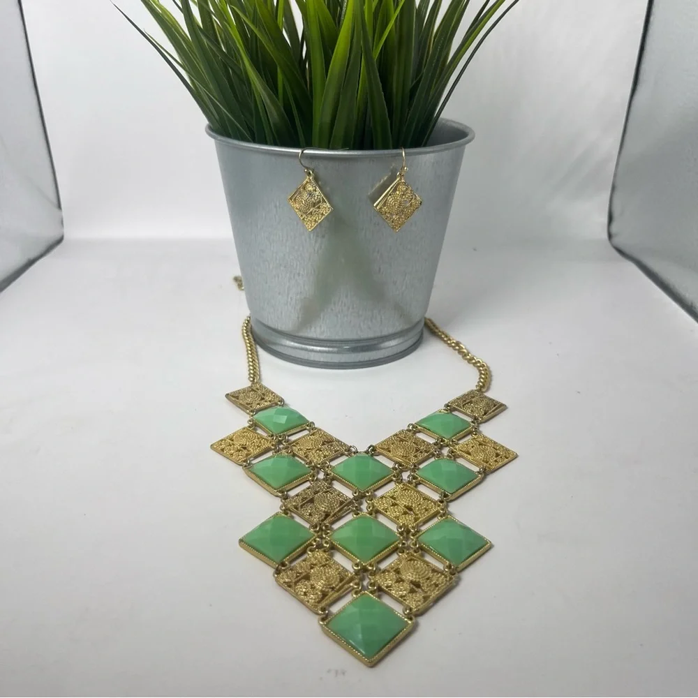 Elegant Gold and Mint Green Necklace‎ and Earring Set Y2K